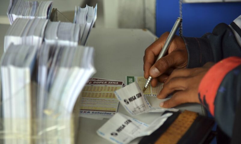 Senoticias's tweet image. Mega-Sena sorteia R$ 10 milhões nesta quarta-feira

Confira matéria completa no link: senoticias.com.br/se/mega-sena-s…

#MegaSena
#CaixaEconomicaFederal
#NotíciasDeSergipe
#SeNotícias
#JornalDigital
