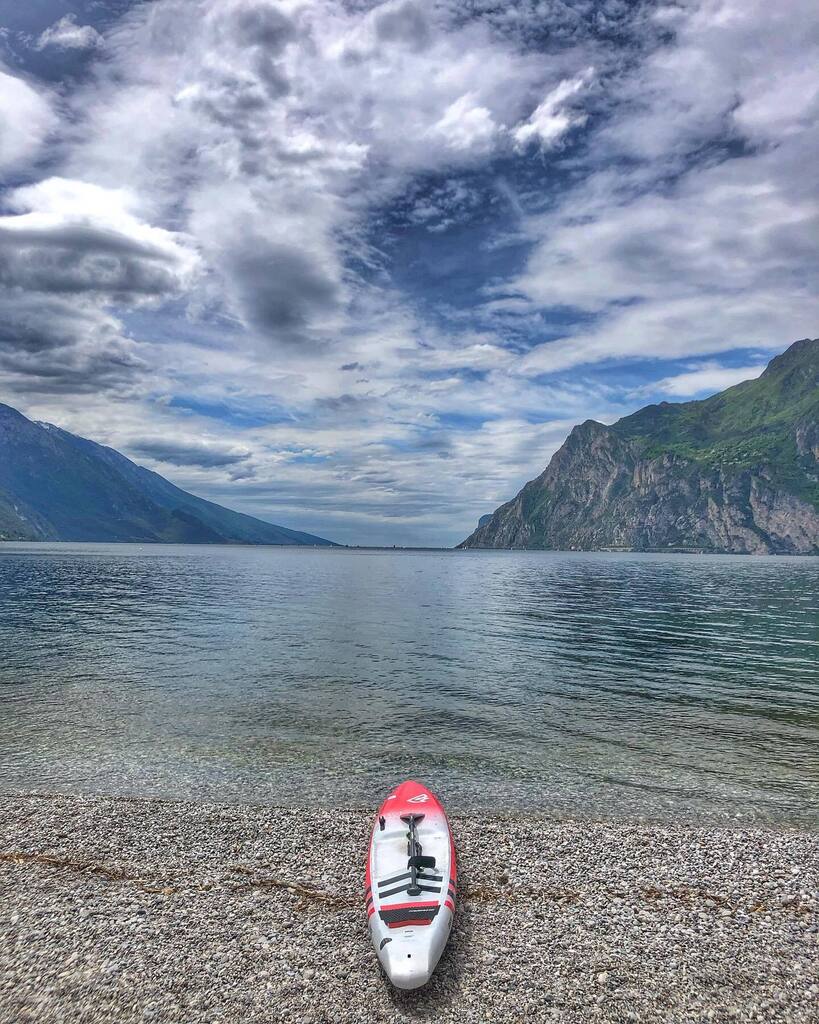 NicolaVolani's tweet photo. ☀️Sprazzi di Sole ☀️
#standuppaddle #sup #paddleboarding #suptraining #lagodigarda #fitnessmotivation #standuppaddleboarding #standuppaddleboard #standuppaddling #surf #goals #suprace #stand_up_paddle #rivadelgarda #fanaticsup #skateboard #supskate #su… https://t.co/J3AMAGIXio https://t.co/q3nq72W5Jq