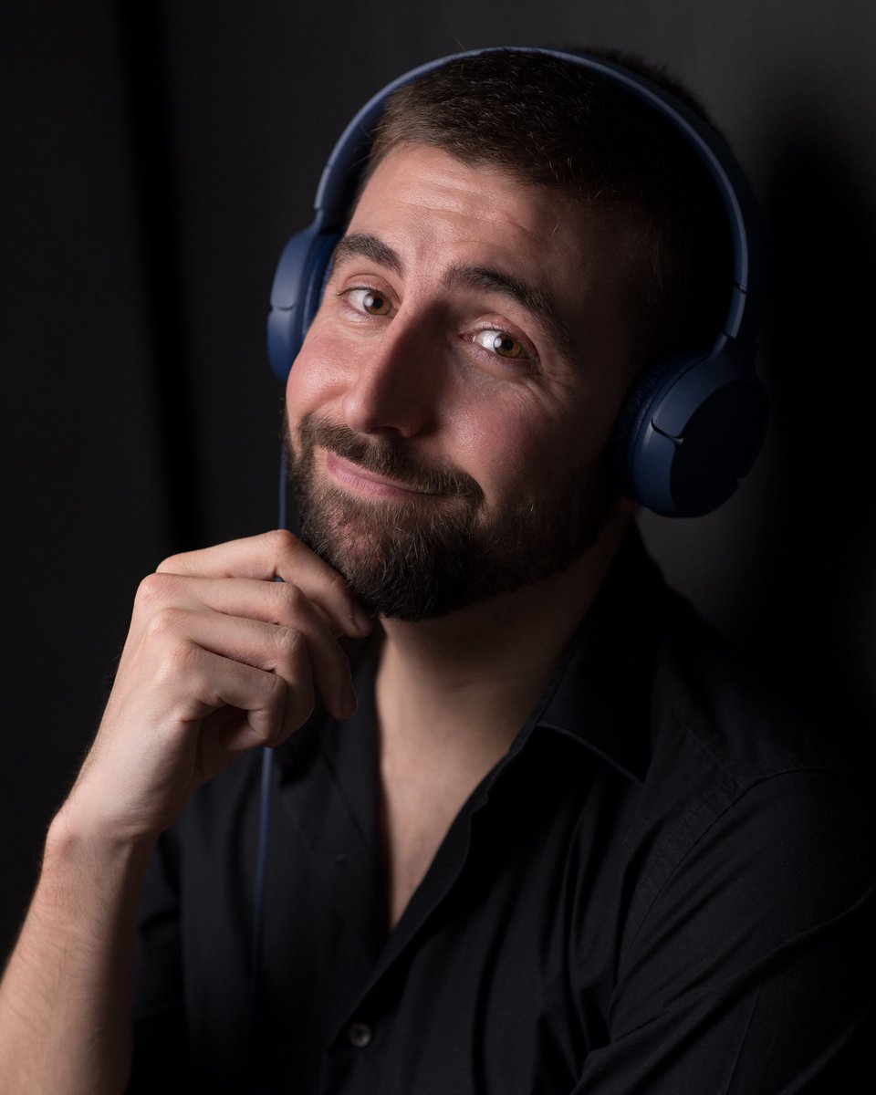 AitorKanur2's tweet photo. ¡Amores! Sigo buscando trabajo… ¿¿Me ayudáis con un simple RT, por favor?? Dejo en este hilo mi portfolio como diseñador gráfico y mi videobook de actor. ¡¡Muchas gracias!! 🥹

🧵👇🏻 https://t.co/coSJzKV5Tv
