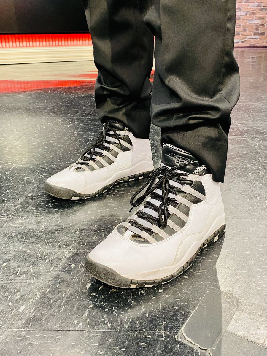RaoulMartinezTV's tweet photo. Today is #SneakerWednesday. Also #WineWednesday
Also #WakeUpWednesday
#SneakerAnchor #SneakerHead #Sneakers #KOTD #JordanX #Jordan10s #STEEL #OG #SanDiego https://t.co/3KQkMfLvqF