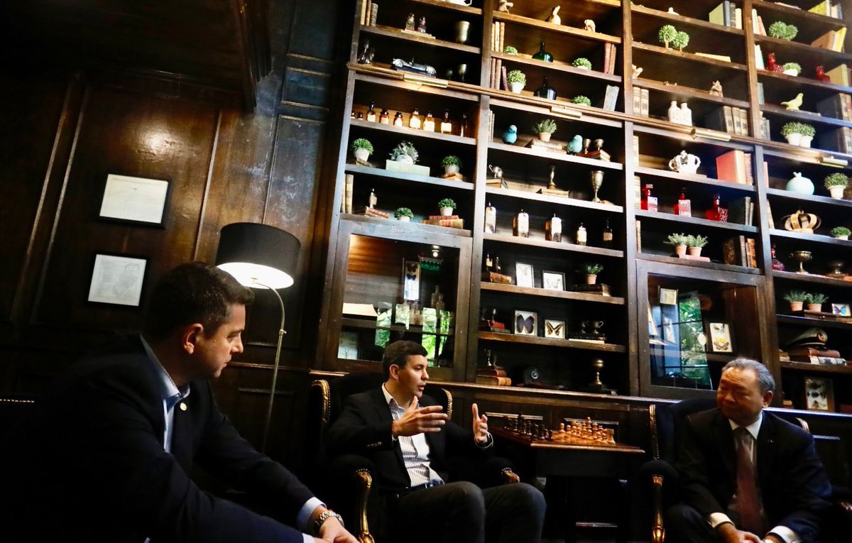 Conversé con el Viceministro de Relaciones Exteriores de la República de China (Taiwán) Alexander Tah-ray Yui, de los lazos históricos de amistad y cooperación entre nuestros países, además de los grandes proyectos que vamos a impulsar para generar desarrollo en el Paraguay.