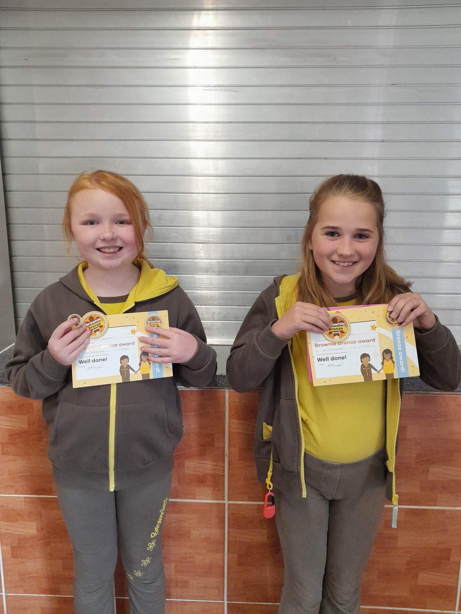 Congratulations to 2 of our brownies who gained their Bronze awards tonight. Lots of hard work went into getting these, so very well deserved! @Girlguiding @gguidinganglia @guidingnorfolk @central_norfolk