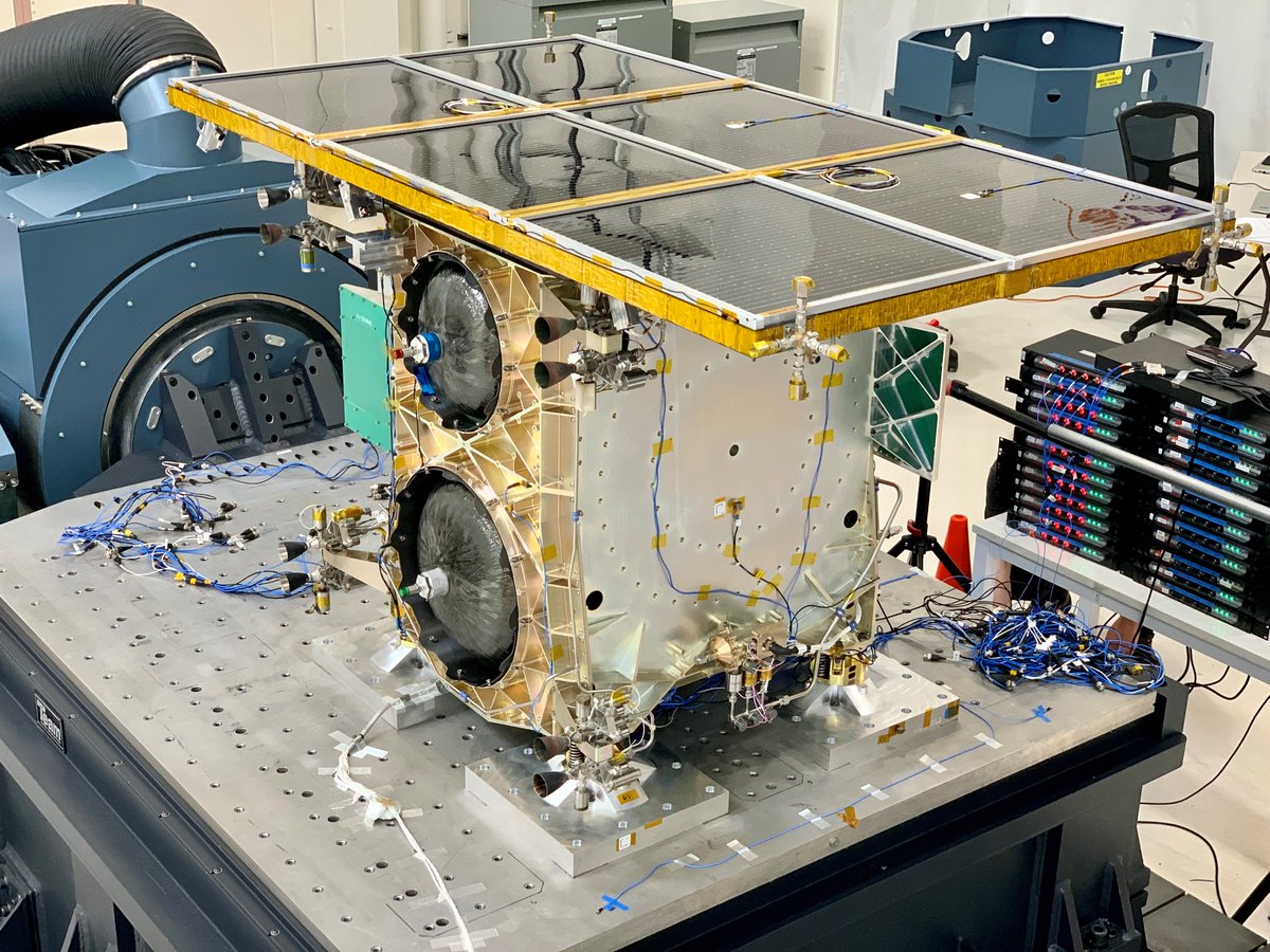 GoToImpulse's tweet photo. Serial no 1 Mira spacecraft installed on vibe table for structural test in preparation for first flight in October.
#GoToImpulse #ImpulseSpace #AccessAnyOrbit #Impulse https://t.co/TvWMd1PEs2