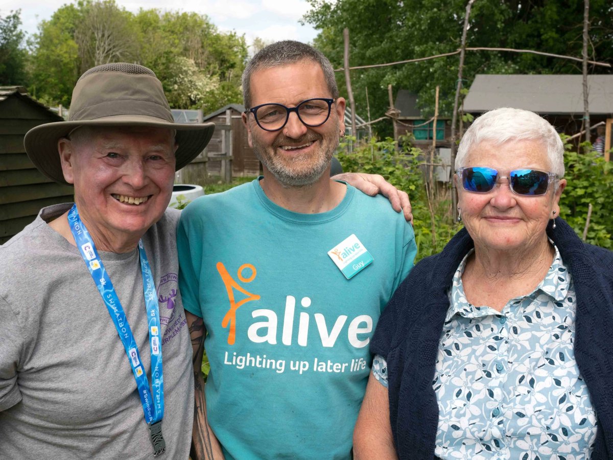 ALIVEgardening's tweet photo. It was "bring your parents to work" day at our allotment yesterday! 

Here's Guy with his parents, who came to meet some of the amazing people we welcome to the space and see what we get up to there!

#bringyourparentstoworkday https://t.co/sHfexWbozA