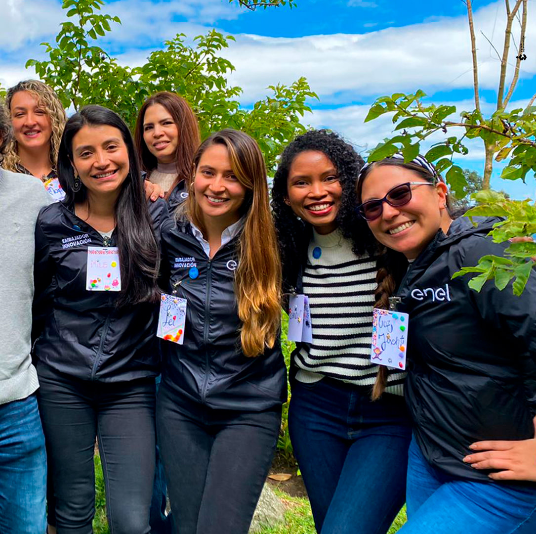 EnelColombia's tweet photo. La cultura de las nuevas ideas se expande gracias a nuestros embajadores de innovación en Colombia, Panamá, Costa Rica y Guatemala, quienes con su compromiso han fomentado proyectos innovadores y sostenibles, dándole valor a la compañía y a los clientes 🏅✍️ #OpenInnovability https://t.co/DtIgTxd67s