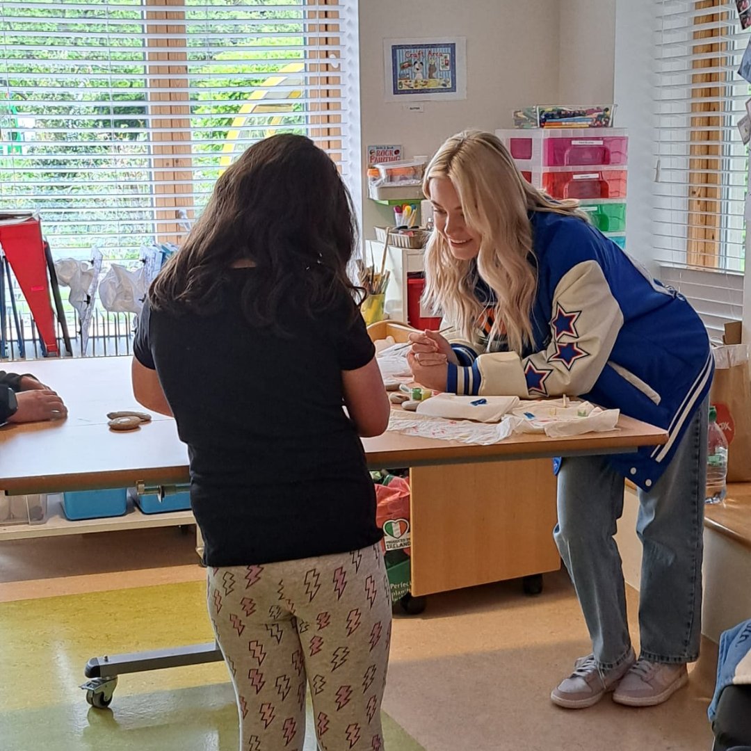 LauraLynnHouse's tweet photo. 🌟 We had an amazing day at LauraLynn with @iamleaheartt visiting our children and siblings! 🎨 They painted colourful stones, had a blast, and enjoyed a fun sing-along session. 💙 #ChildrensHospiceWeek #LauraLynn #LeaHeart https://t.co/VITdeWQi1O