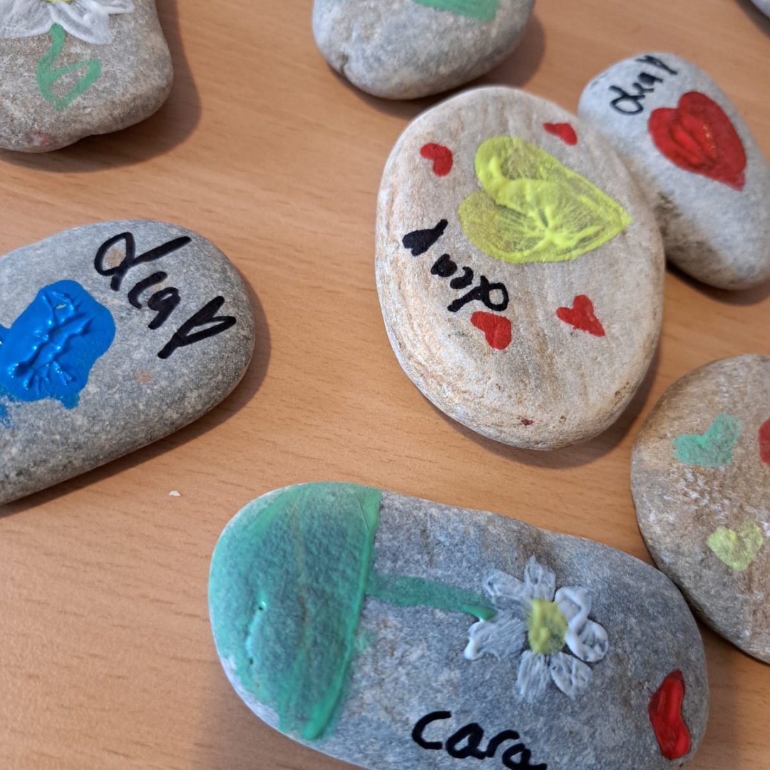LauraLynnHouse's tweet photo. 🌟 We had an amazing day at LauraLynn with @iamleaheartt visiting our children and siblings! 🎨 They painted colourful stones, had a blast, and enjoyed a fun sing-along session. 💙 #ChildrensHospiceWeek #LauraLynn #LeaHeart https://t.co/VITdeWQi1O