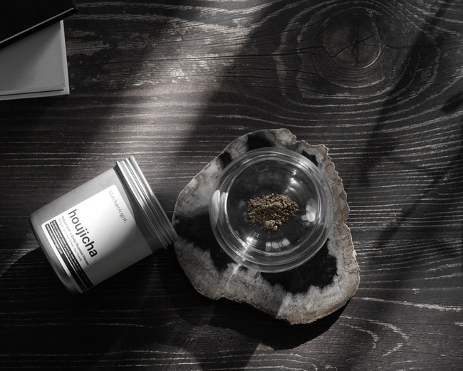 RT Matchaeologist "🍂 A cup of #houjicha — the simplest way to start your day and awaken your senses! 🤎 We are in love with this peaceful #HoujichaRitual shot featuring our Houjicha Powder and Cloud Glass Chawan. (📷: @ matchaeologist_jp | @ matchart_m… "