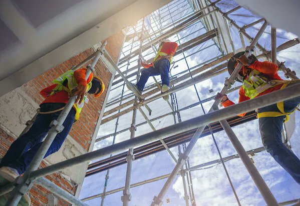 FacilityIon's tweet image. 🚧 Safety Alert! Protect workers &amp;amp; prevent accidents by prioritizing scaffolding safety. Learn these 5 steps to reduce the likelihood of catastrophic accidents at your facility: 
facilityexecutive.com/five-steps-to-…  

#scaffoldsafety #workplacesafety #safetyfirst #workplacewellness