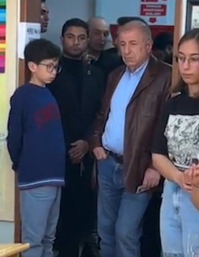 YALNIZ DEĞİLSİN REİS <a href="/umitozdag/">Ümit Özdağ</a>