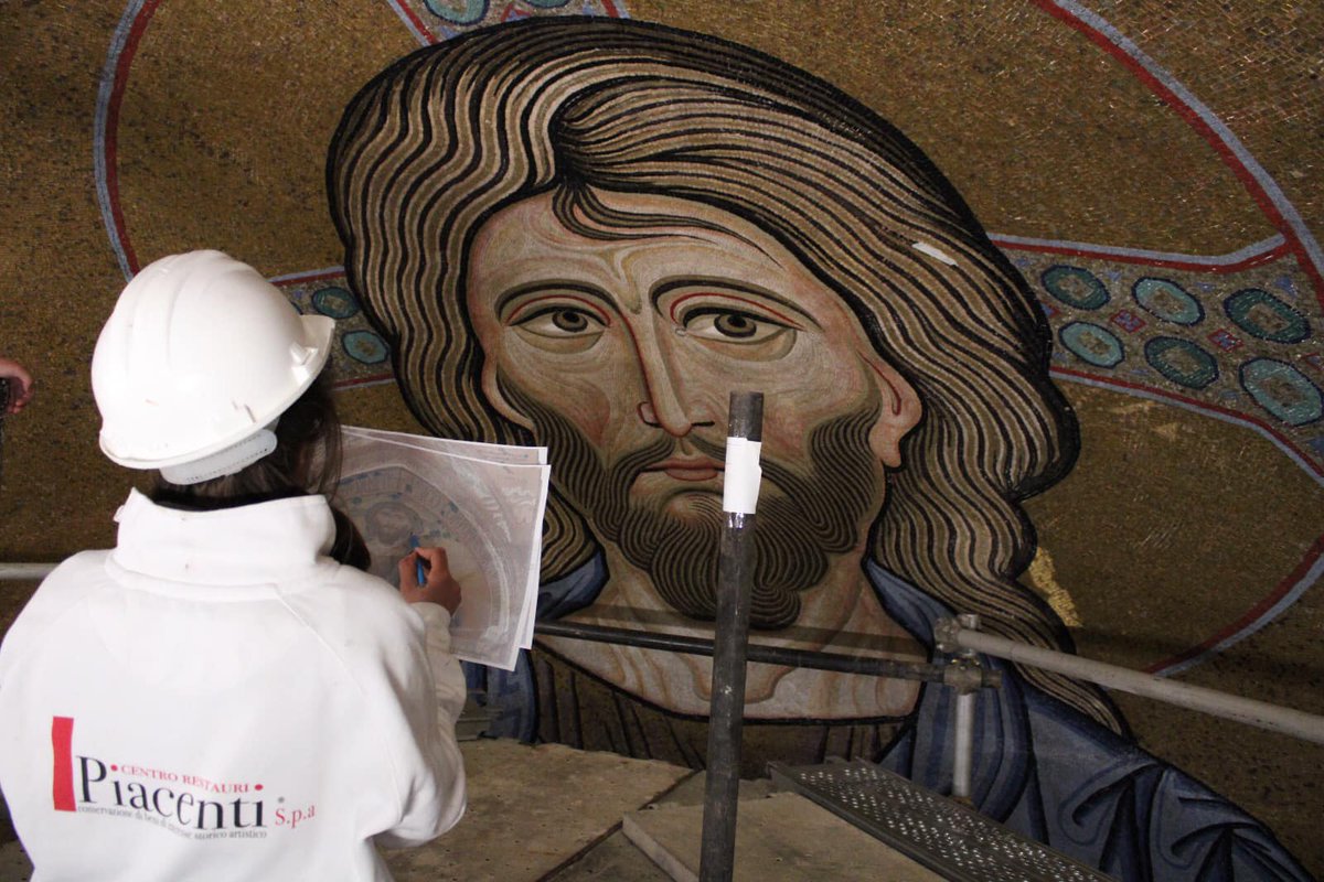 Piacentispa's tweet photo. Prosegue la rubrica “Cartoline dalla #Sicilia".
Siamo ancora a #Cefalù, queste sono alcune #immagini ravvicinate del delicatissimo intervento di restauro del Cristo Pantocratore.
Una finezza di #esecuzione alla quale neanche le immagini fotografiche possono rendere giustizia. https://t.co/GjuTkau8I3