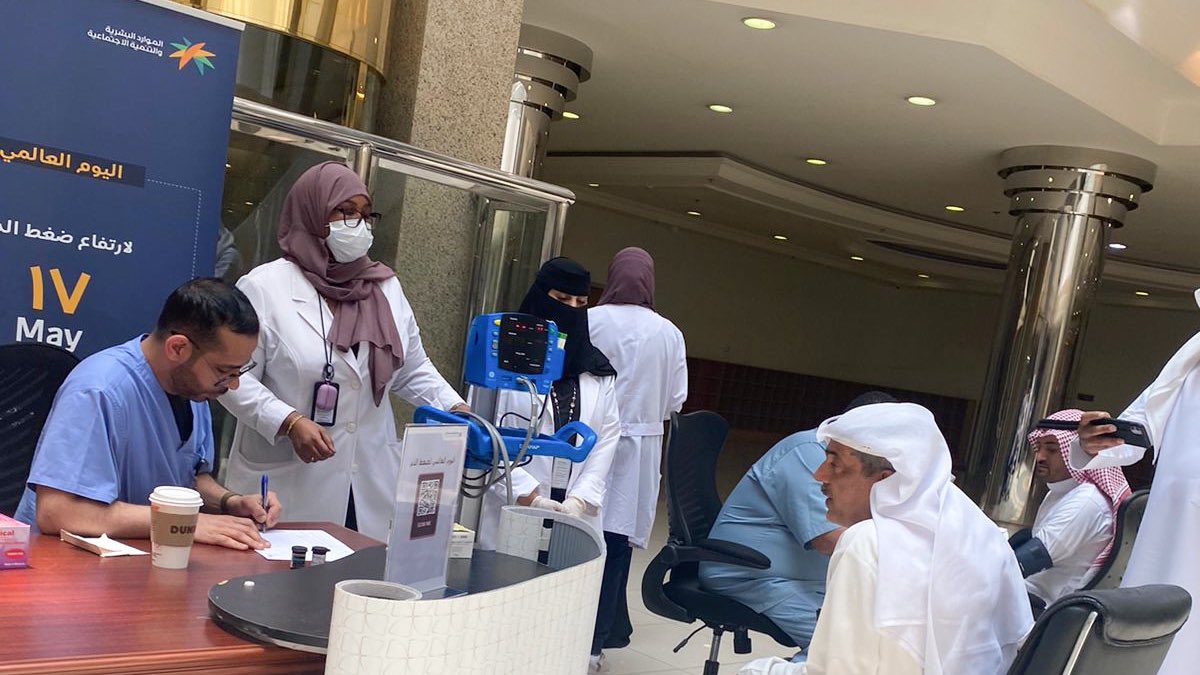 Cluster2_Riyadh's tweet photo. مشاركة مركز صحي المروج بـ  #تجمع_الرياض_الصحي_الثاني للتوعية عن أهمية المراقبة الدورية لقياسات الضغط والحفاظ على الصحة العامة خلال فعالية   #اليوم_العالمي_لارتفاع_ضغط_الدم بفرع @HRSD_SA https://t.co/jciCNclF7T