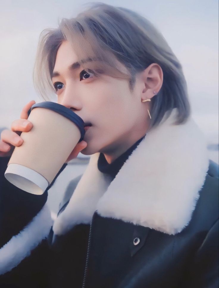 MochiAu98's tweet photo. Hyunlix au// "La ville de l'amour"

Hynjin y Flix se conocen en un vuelo a Paris, al charlar descubren que se están hospedando en el mismo hotel. 

Que pasara cuando se enteren que hay un error en la reservación de ambos y tengan que compartir habitación. https://t.co/AaPEECh9mu