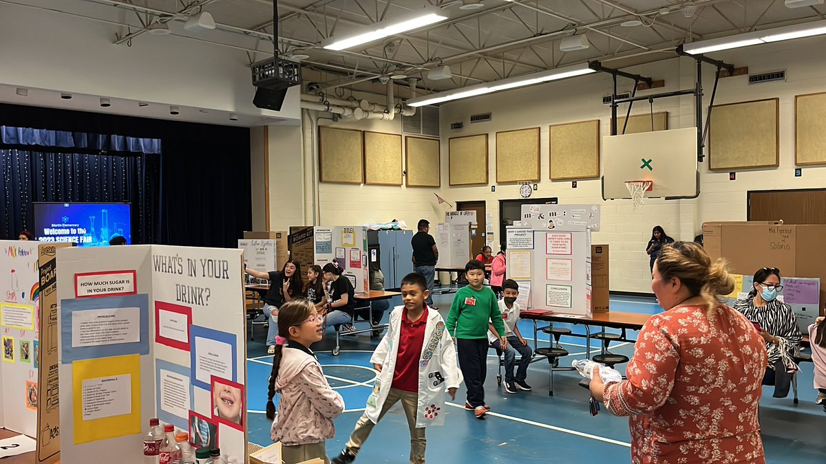 bettytgeorge's tweet photo. @Martin_Mustangs having their #AliefScienceFair with 2nd-4th graders. This is amazing and thank you Ms Saldana for all your hard work in supporting your teachers and students in doing this. @AliefScience @AliefISD #AliefScienceRocks https://t.co/fpqBU7eENW