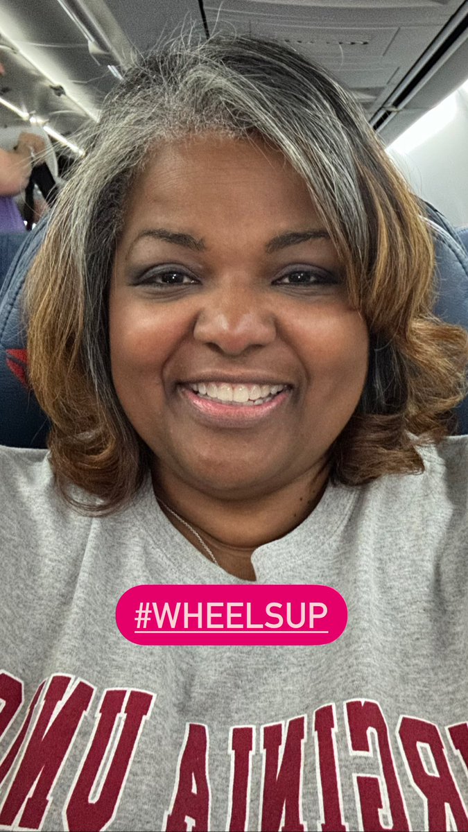 robinmware's tweet photo. Heading home! Wheels up! #headinghome #washedmyhairmyself #prettyproud #tooktwohours #naturalhair #grayinggracefully https://t.co/M58trzQej3