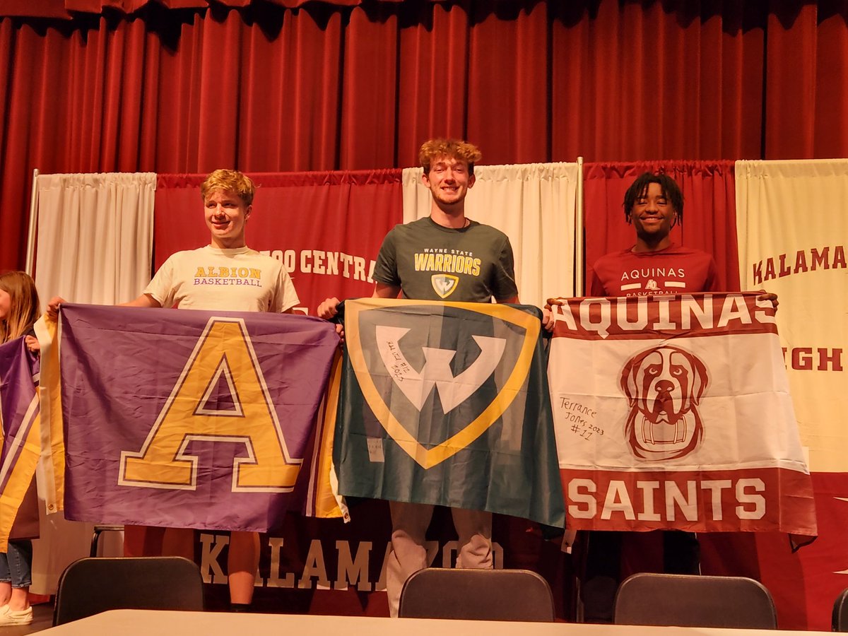 Chad_WardKzoo's tweet image. Congrats to 3 great kids and long time basketball teammates celebrating signing day at Kalamazoo Central today. Signed their flags which will hang in the rafters of the KC gymnasium. @HutchWilliam @JP_Spybrook @Jones_Terrance7 @WSUWarriorsMBB @AlbionMBB @AQMensBBall