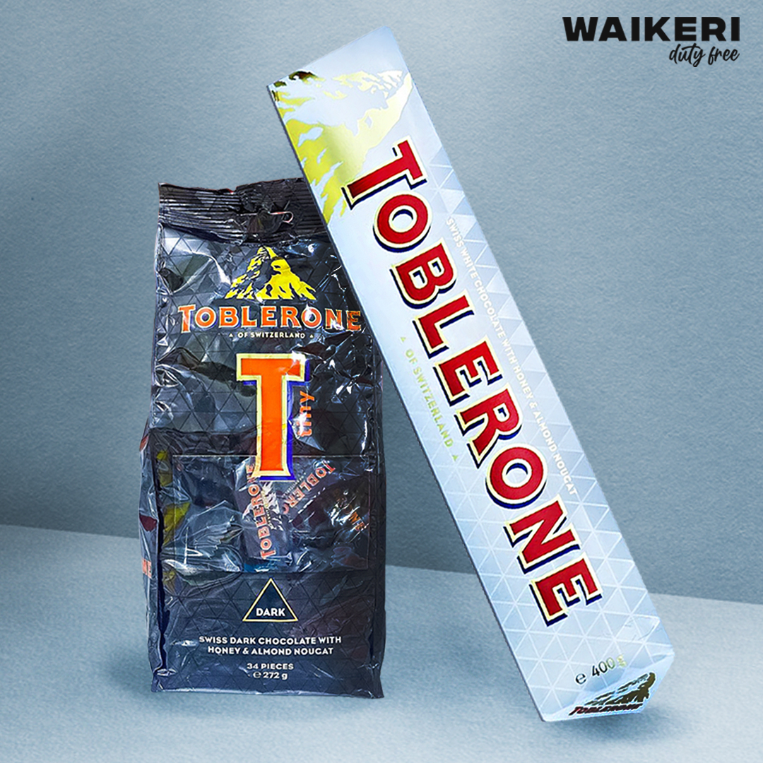 • ¿Nuestra #DutyRecomendacion del día? Comparte #TOBLERONE 🍫 de #souvenir y con solo un trianguilto delicioso de esos, alegrarás a quienes te esperan 🫶
Encuentralos en nuestra sección de #confiteria y no te vayas sin preparar esos regalitos ☝️•