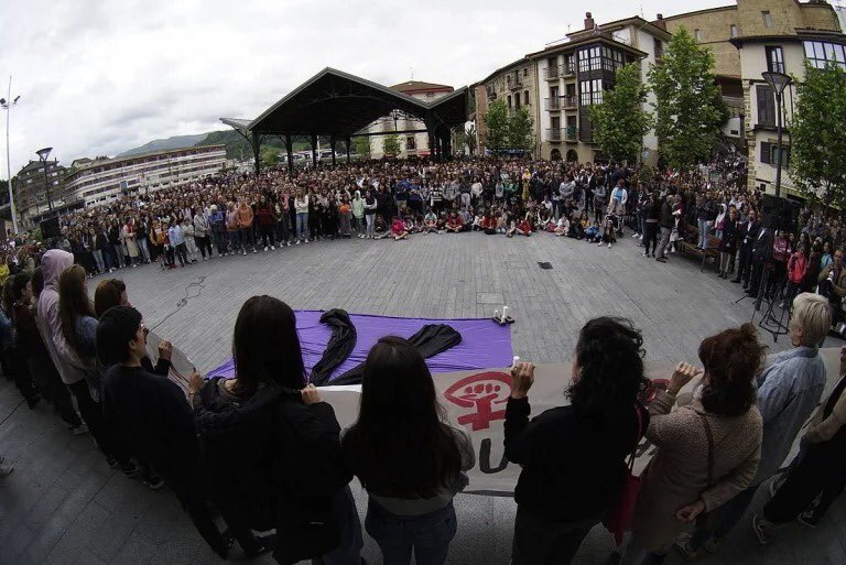 Indarkeria matxistak Orio jipoitu du. Harro gaur herriak emandako erantzunaz.
Bihar lanean jarraituko dugu, minez baina tinko eta sendo, indarkeria matxista guztiak gure herritik ezabatu arte.