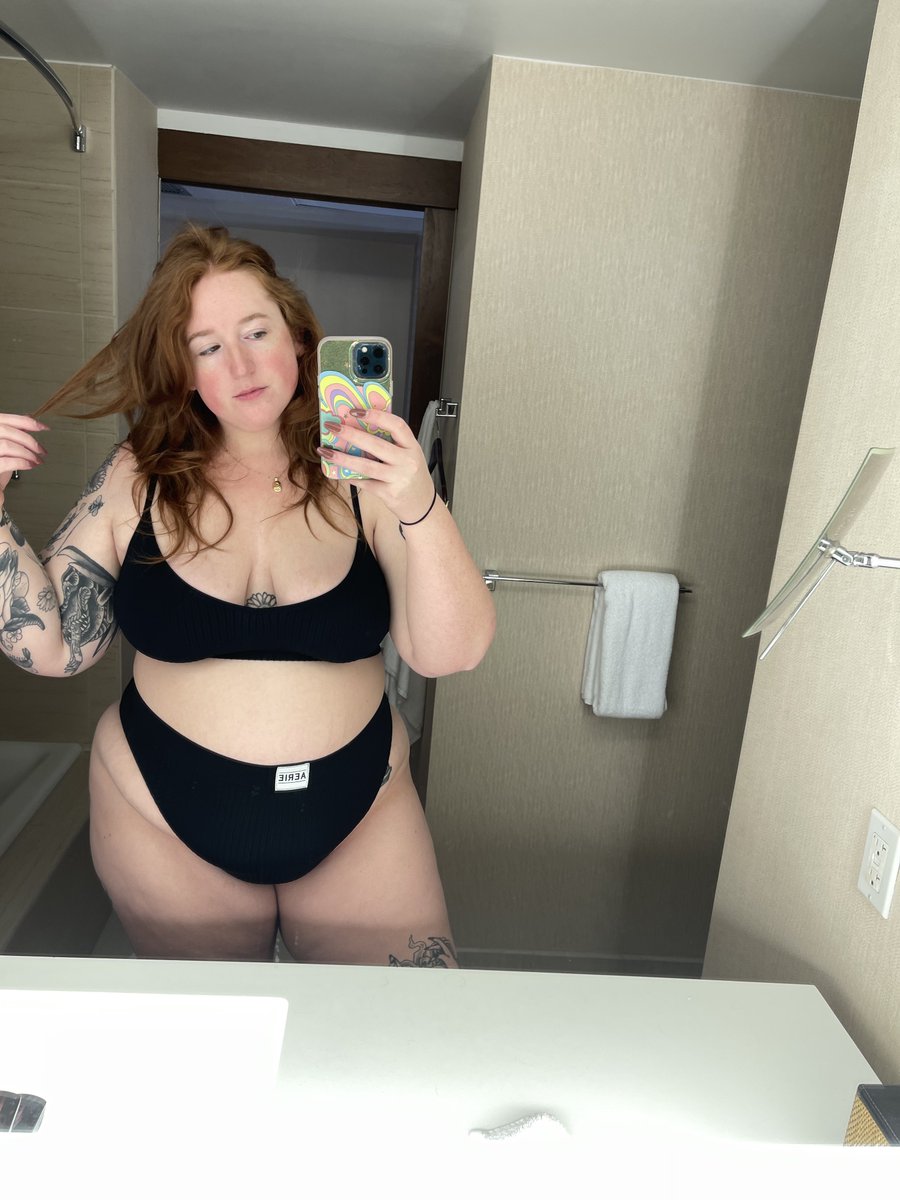 fatstevebuscemi's tweet photo. just to help my haters, here are more photos of me being fat that you can use to dunk on me! https://t.co/RSVvIMsqxU