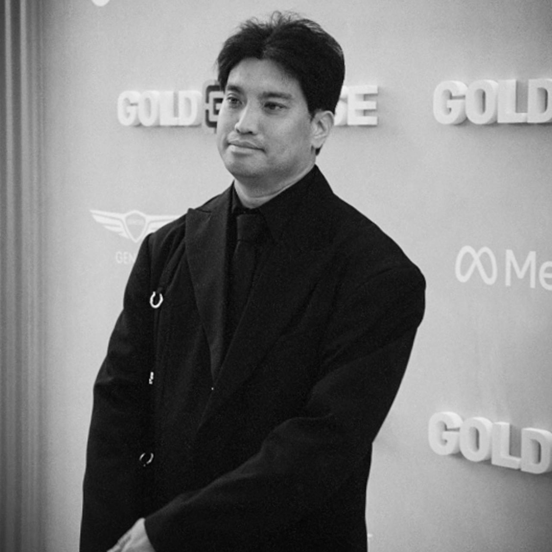 facefwdorg's tweet photo. Join Grammy Award-winning Filipino-American songwriter, Chad Hugo, in his super chill GRWM session and catch exclusive behind-the-scenes footage from the Gold Gala! ✨✨✨

(📸 via @vogueph)

#ChadHugo #GoldGala2023 #facefwd #facefwdorg https://t.co/ZRtfxfI3Ta
