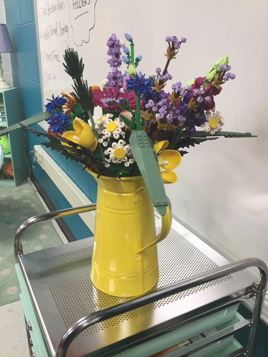 BRESStudentTwe1's tweet photo. 5th grade made a Lego flower bouquet in signet today! @BristowRunGT @BristowRunES https://t.co/gFyjwL3NJC