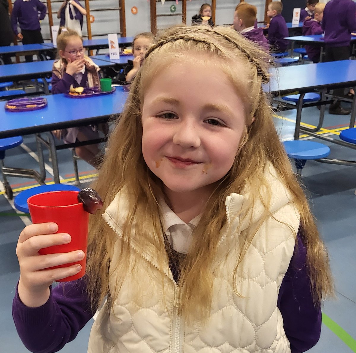 When you add a grape to your water to make it a Summer cocktail 😉🍹🤣👌🙌 #creativity #schoollunches #imagination
