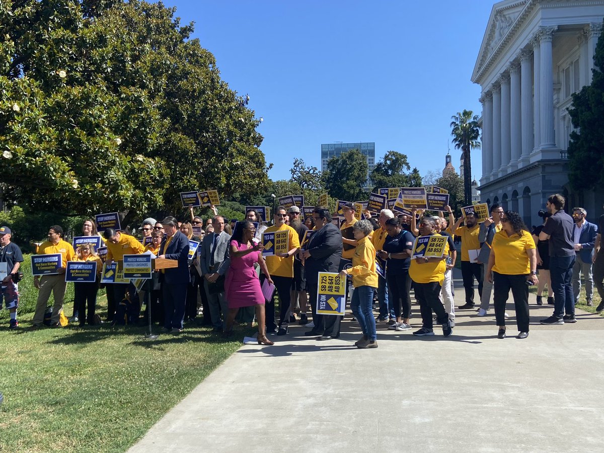 food_ca's tweet photo. Stop mergers that hurt workers!! ✊🏽✊🏿✊🏼
#SB725 #AB647 #AB853 @LolaForSenate @UFCWWSC8 @ChrisHoldenNews @BMaienschein https://t.co/fw8uG1pWC0