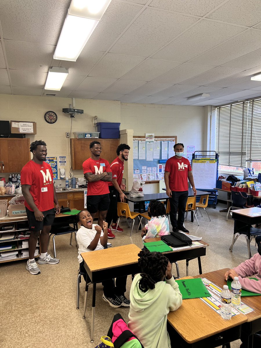 Honored and thankful to @BrighterBites and @TBIAFoundation for inviting me to join @_MustangPride's outstanding young individuals. We had a meaningful discussion about the value of education and the importance of maintaining a healthy diet. 
 @TerpsFootball #literacy #PGCPS