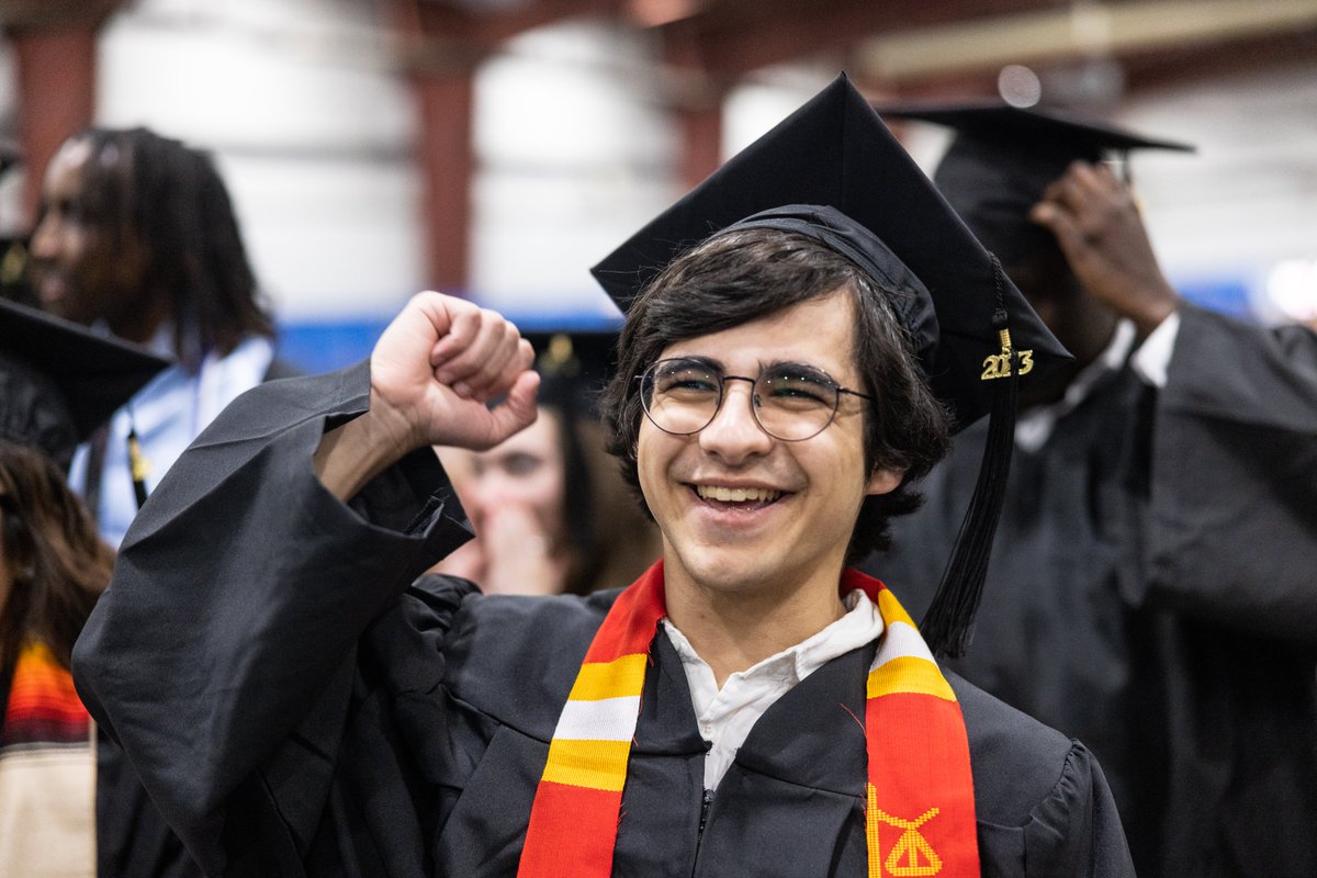 ChamplainEdu's tweet photo. A lil sneak peak at the many Commencement photos to come🤩🎓 #ChampGrad
📷 Homer Horowitz https://t.co/pe8tuPmvXf
