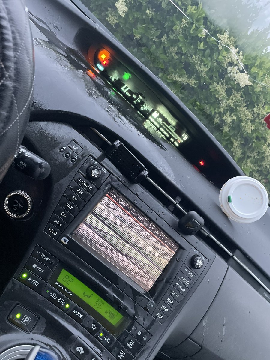 CrystalSuicide's tweet image. This is how my morning started …. ☕️🚗 😭💔  #Coffee #CoffeeSpill #CarScreen