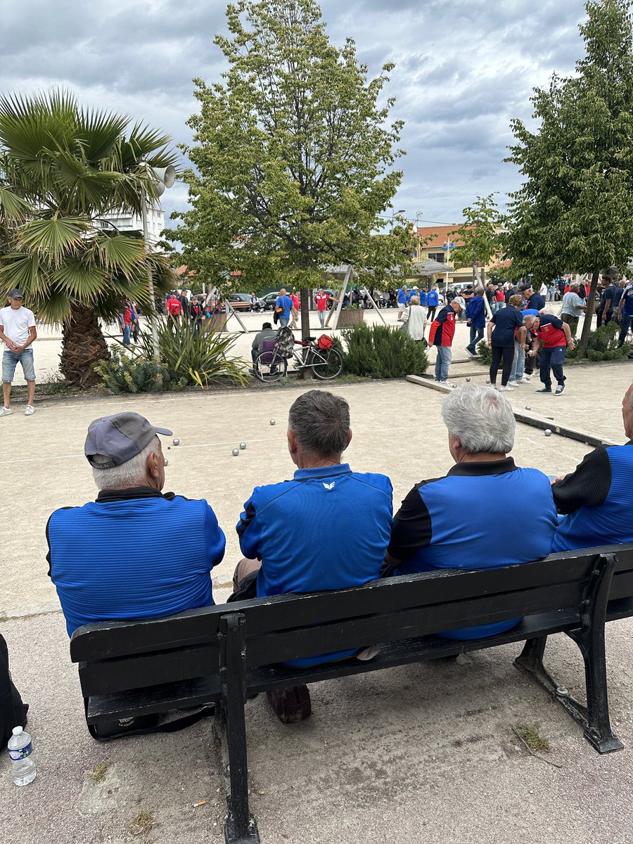 LouisNegreCSM's tweet photo. Visite Place St-Pierre pour le concours « Souvenir Francis FABIO »

Des dizaines d’équipes de la région s'affrontent en triplette ! 

Au cœur du Cros, ce temple des joueurs de boules vibre de discussions animées autour de la pétanque…

#PlaceStPierre #CrosDeCagnes #petanque https://t.co/YNujHQLaQt