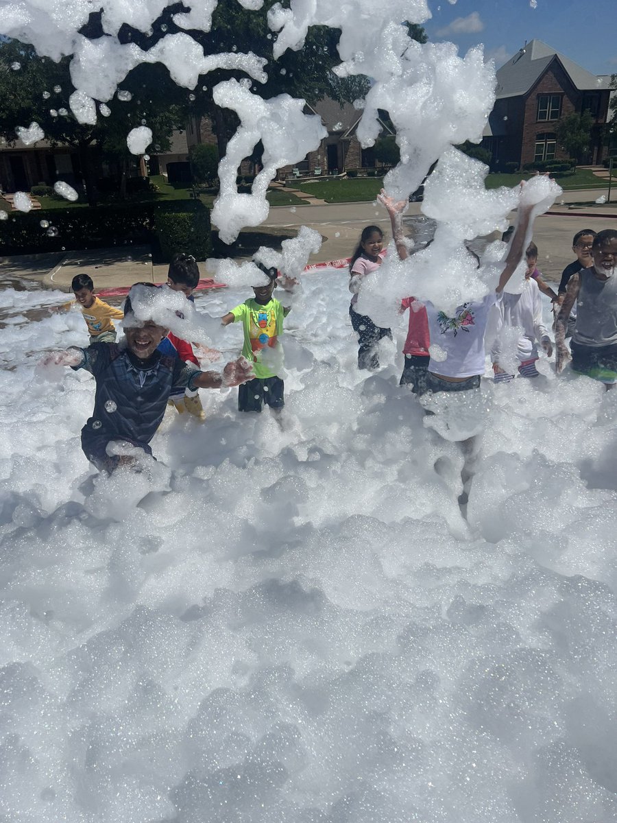 KG-2nd grade Field Day is all smiles!