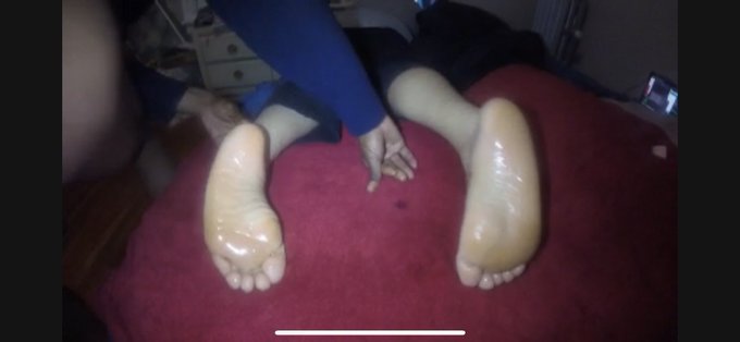 Who wants this video?? 🍆💦👣 https://t.co/qKBOhK0fnV https://t.co/3nNDIwv0Dr