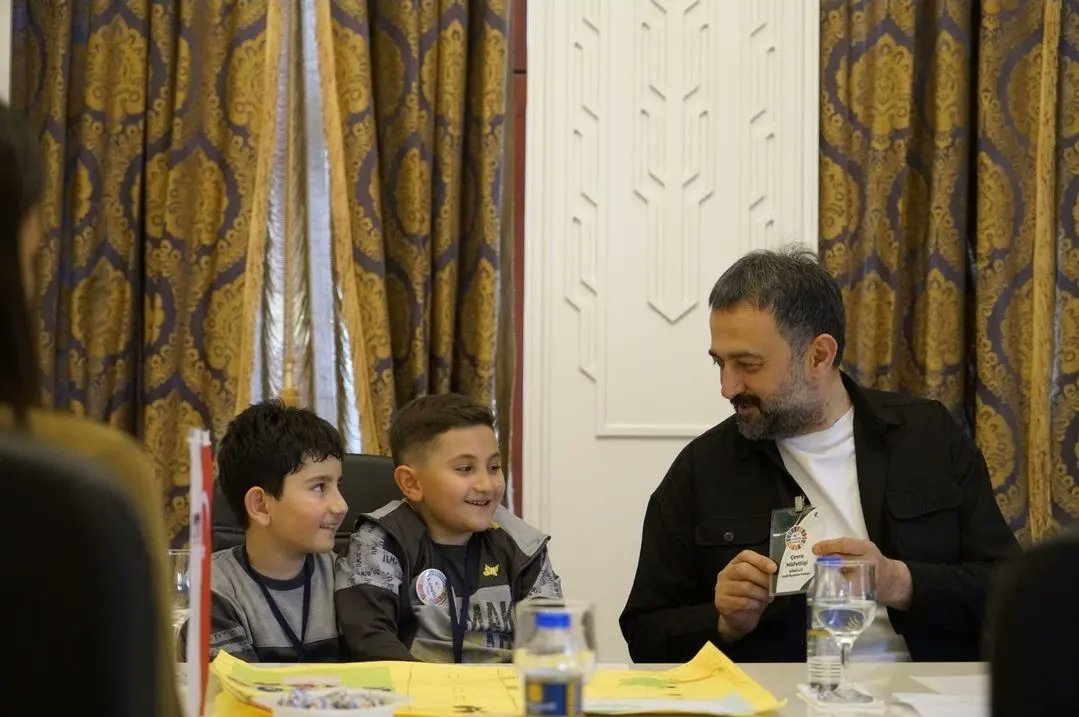 Çevre Müfettişleri Projemizi <a href="/halilibrahimy_/">Halil İbrahim YILMAZ</a> Bey'e sunmaktan onur duyduk. Çocuklarımıza ilgisi ve desteği için başkanımıza sonsuz teşekkürler👏 <a href="/ank_kentkonseyi/">Ankara Kent Konseyi</a> <a href="/baskentgenclikk/">Başkent Gençlik Meclisi</a> <a href="/gayegohome/">Gaye Yardımcı</a> <a href="/AJRodriguezUN/">Alvaro Rodriguez</a> <a href="/yorkshirejohn/">John Rolfe MBE</a> <a href="/GSchoolAlliance/">Global School Alliance</a> <a href="/SDGsInSchools/">Global Schools Program</a> <a href="/hakanozer2/">hakan ozer</a> <a href="/HIS_Moldova/">Heritage International School-Moldova, Europe</a>