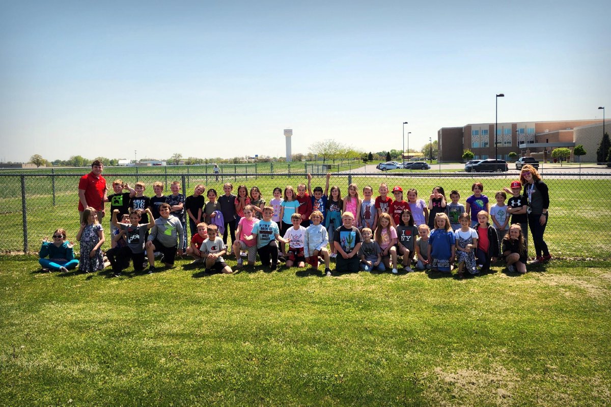 BCSRedmen's tweet photo. 🎉🌟 Team Hawkins and Team Fultz crushed their goal of 11 MILLION WORDS, surpassing 12 MILLION words each! 📚💪 We're immensely proud of our students for rising to the occasion. 👏 Thanks to our amazing families who helped make our pizza party even more special! 🍕🥖 #RedPride https://t.co/4Ic9IMEo1V