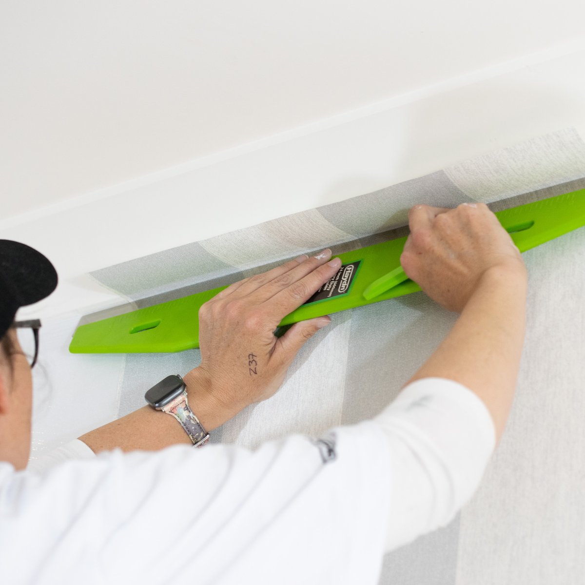 Trim wallpaper flawlessly and safeguard against splatter and over-painting with the Haydn Heavy Duty Trim Guide! This guide is perfect for precise cuts in windows, doors, corners and ceilings, leaving no smudges behind. 

#Haydn #DIYEssentials #TrimmingPerfection #HaydnTools