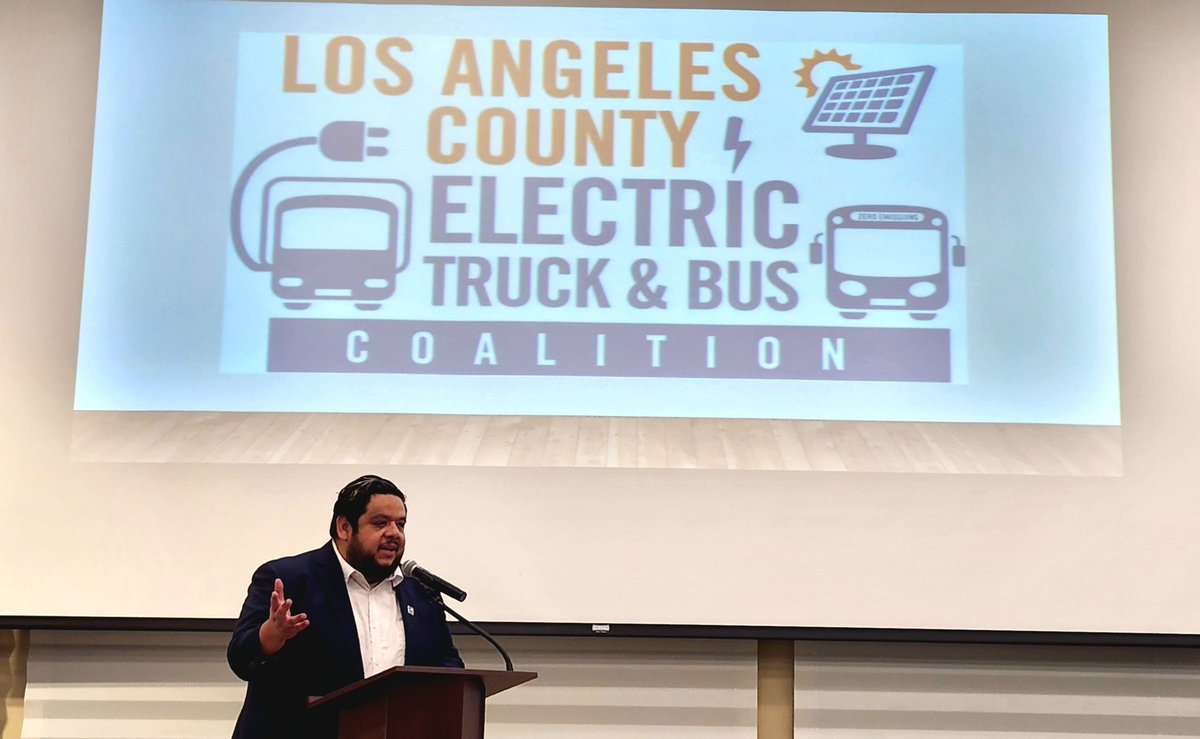 JazyFey's tweet photo. "Let's go big on electric bus electrification!" @HectorSkeltor from @JobsMoveAmerica inspiring the crowd of electric bus developers and clean air agencies at the LA County Electric Bus Summit. #nextstopcleanair #cleanenergyinfrastructure #highroadjobs https://t.co/lGRjnWTN5O