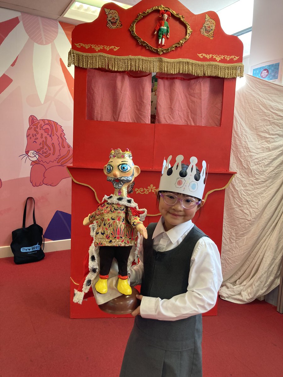 #OrpingtonLiteraryFestival: Day 3 at #OrpingtonLibrary. Puppet show fun from the Children’s Team! @HolyInnocentsCP adults & children alike enjoyed Red Hood Goes to the Library this morning & later a public performance of The King’s Dinner. Great fun! @Orpington1st @Better_UK