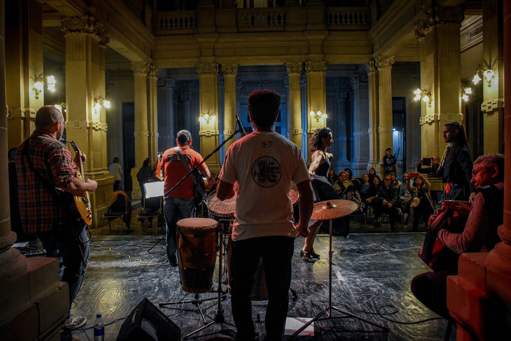 🎶 FOLKLORE DEL CONURBANO EN LA CASA DE LAS CULTURAS.

🙌🏽 En el marco de los 40 años de democracia, en Ciclo Musicando en el Patio, se presentaron Patio Jor rasta y Los Peñi. Un brillante show que deleitó a lxs espectadores con un estilo folklórico de… instagr.am/p/CsWu65YN7By/