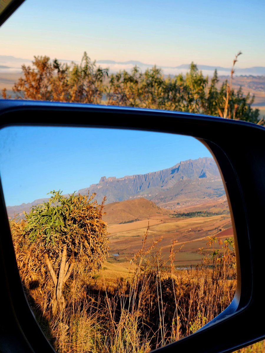 berghouse's tweet photo. What highlight was your rearview today?
.
.
.
#drakensbergmountains #countrycottages #Landscapes #holidaydestination #wegbreek #rearview #mountainviews #drakensbergaccommodation #southafrica https://t.co/Az7ZU7gkdJ