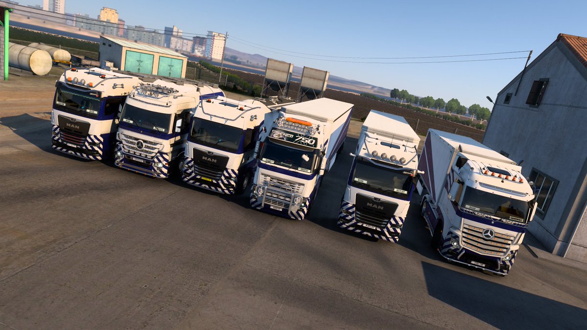 AustinNicholas0's tweet photo. Like London Buses! You wait ages for one and you get 3 turn up together. Great turn out by the guys over at @BVARTrucking. We have the brand new @MANtruckandbus TGX TG3. @SCSsoftware @ProModsETS2 #BestComunityEver #MANTG3TGX https://t.co/jDgVUTU3ot