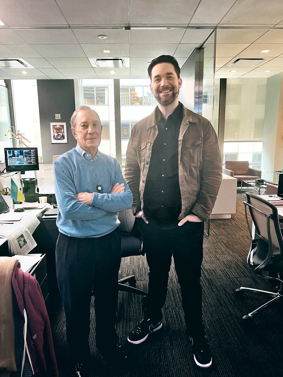 alexisohanian's tweet photo. A data pioneer, entrepreneur, mayor, + philanthropist, @MikeBloomberg is making strides to protect the planet — and it was great to meet him when I was at @Bloomberg HQ — and I've been inspired by his philanthropy for quite some time. We're just getting started @776Foundation https://t.co/IR0pmZewht
