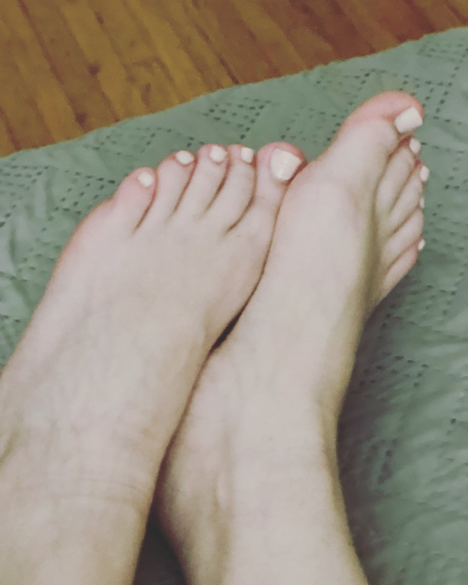FeetMat2's tweet photo. #feetgoddesss #feetfetishworship #feetfetish #feetfetishgang #feetmodels #feetfetishcommuity #footstretching # feet #footfetishbabe #footfetishgirl #prettytoes #prettyfeetgang #prettyfeetnation #prettytoes #pinksoles #prettysoles #toefetish #footfetish https://t.co/J7VAZEVfLV