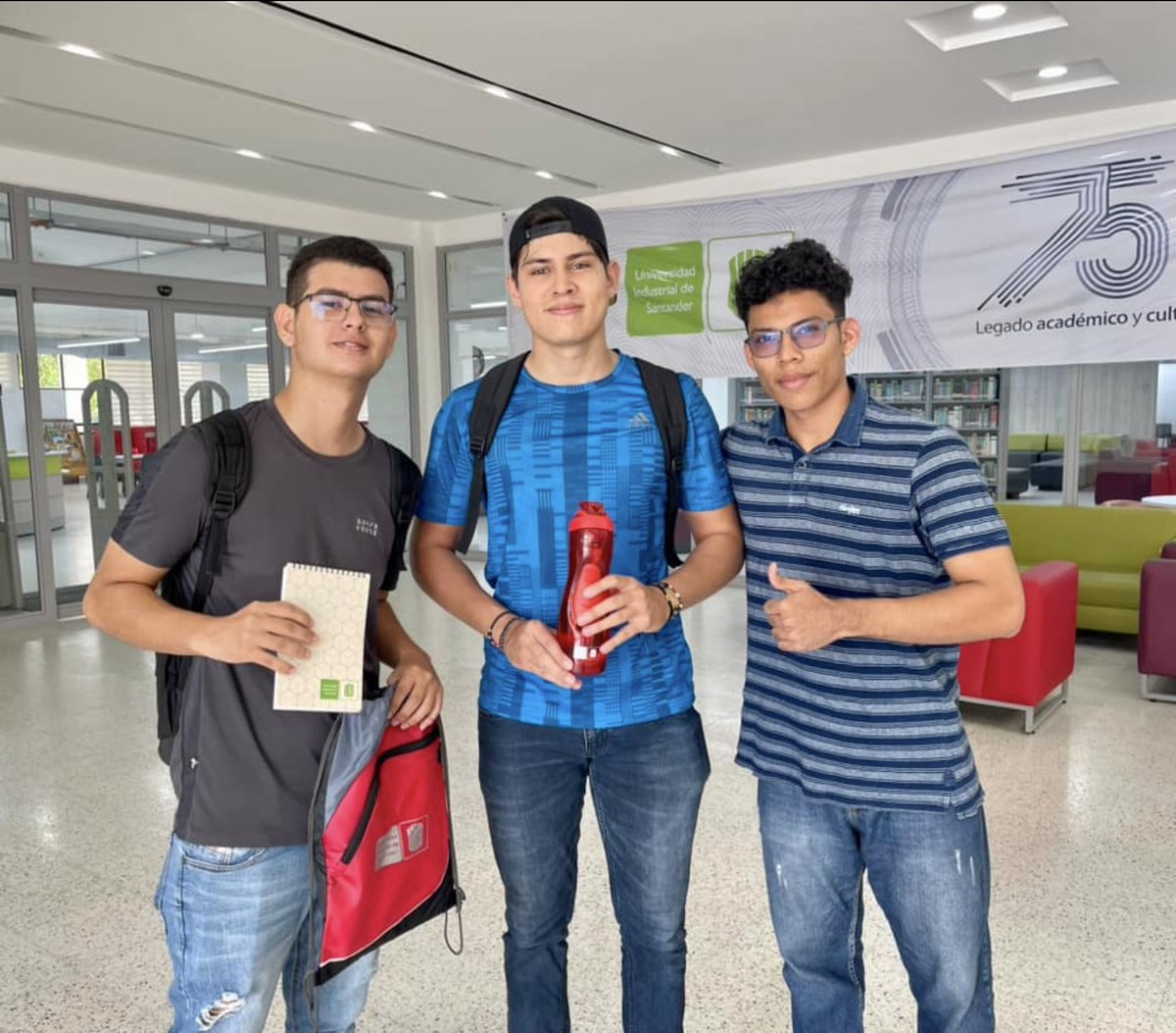 Felicitamos a los ganadores del torneo inter-roscas  de tenis de mesa  #UISBarrancabermeja
Primer Lugar : Jhon Chogo - Edwin Cáceres📷