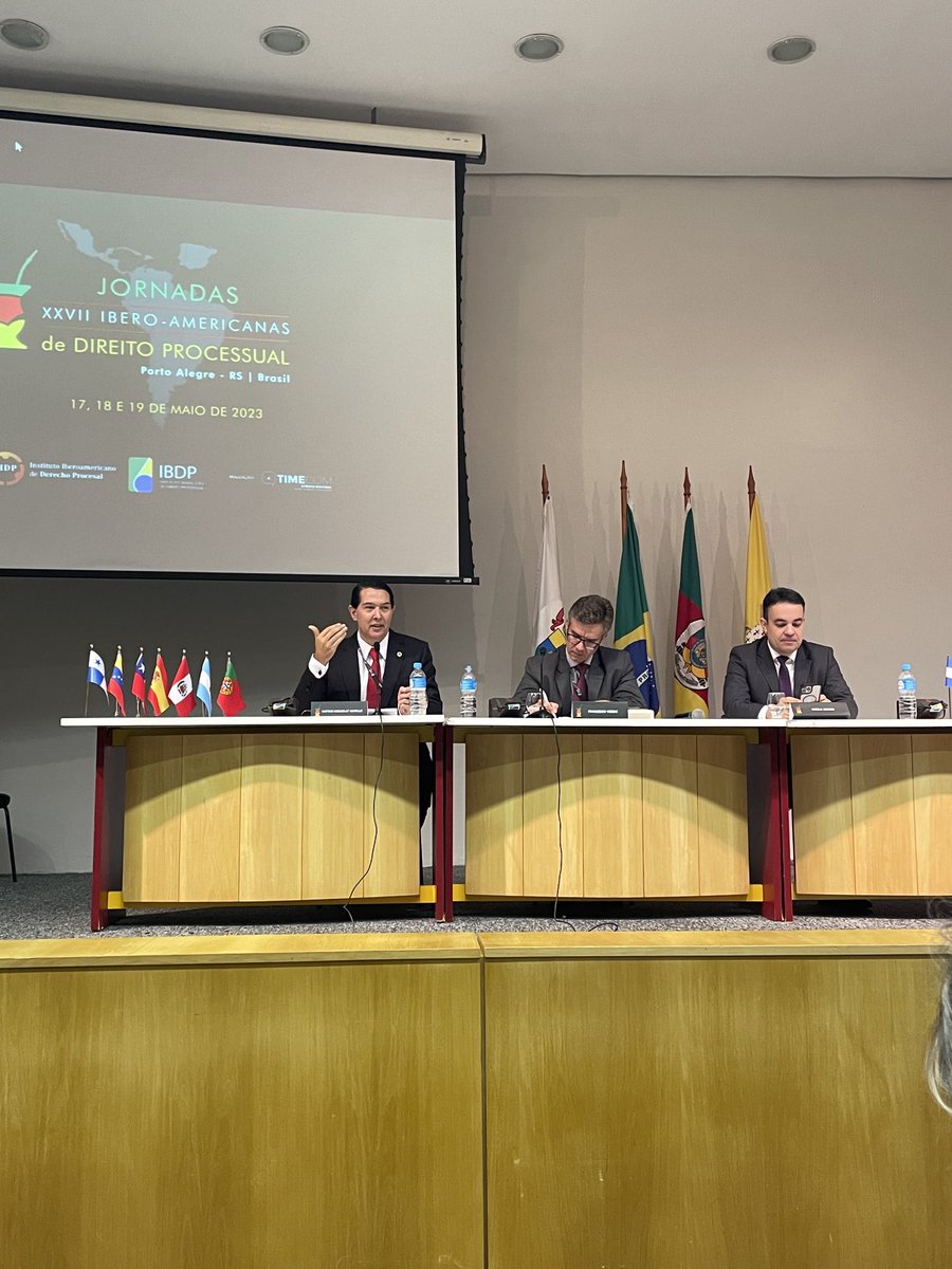 gvalentin_'s tweet photo. Ahora ⁦@nattannisimblat⁩ y ⁦@dierlenunes⁩ exponen sobre IA y sistemas de justicia, con la moderación de ⁦@verbicfrancisco⁩ Un tema central de enormes desafíos. https://t.co/V1HxaqQD0N