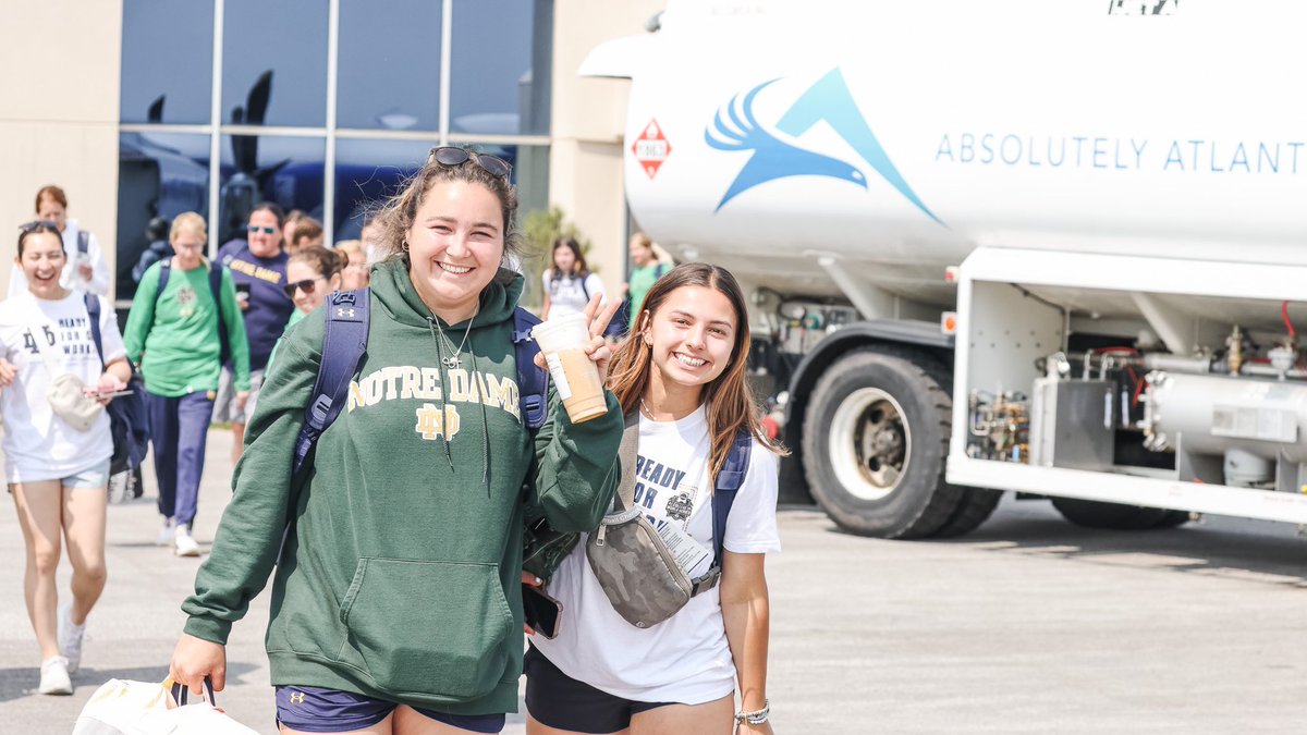 NDsoftball's tweet photo. 🛫➡️ Fayetteville 

#GoIrish☘️ https://t.co/sgUhqAOMGX