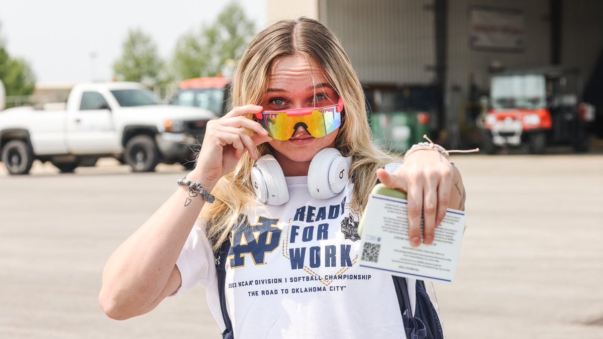 NDsoftball's tweet photo. 🛫➡️ Fayetteville 

#GoIrish☘️ https://t.co/sgUhqAOMGX