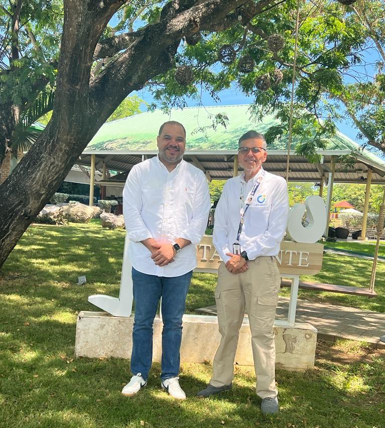 codevi_campus's tweet photo. Thank you for your visit to Codevi Campus Pablo Ulloa. 
-
Mèsi pou vizit ou nan Codevi Campus jodia Pablo Ulloa.

#CodeviCampus https://t.co/ieqQ0PVzII