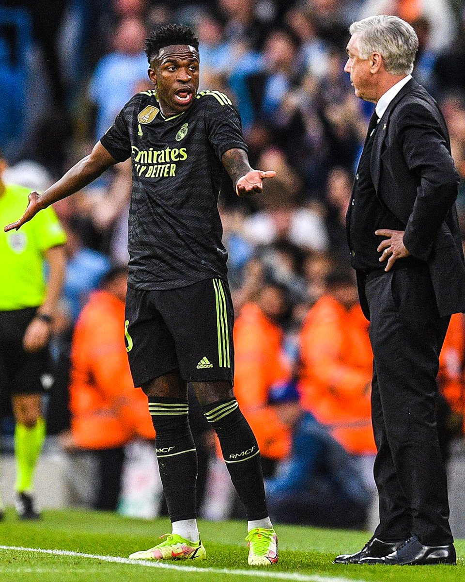 brfootball's tweet photo. Real Madrid right now 🤷‍♂️ https://t.co/mF451tRCmx