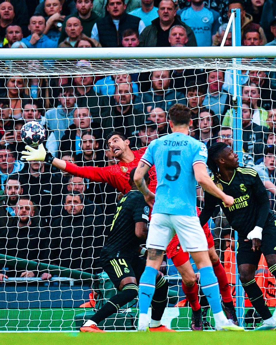 PurelyFootball's tweet photo. These saves from Ederson and Courtois, absolutely insane 🤯🧤 https://t.co/woUwDdPApv